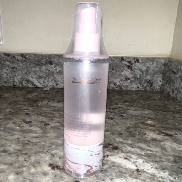 Manna Kadar- hydrating face mist - Picture 1 of 2
